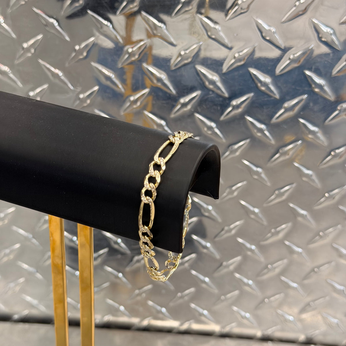 14K Yellow Gold Diamond Cut Figaro Bracelet