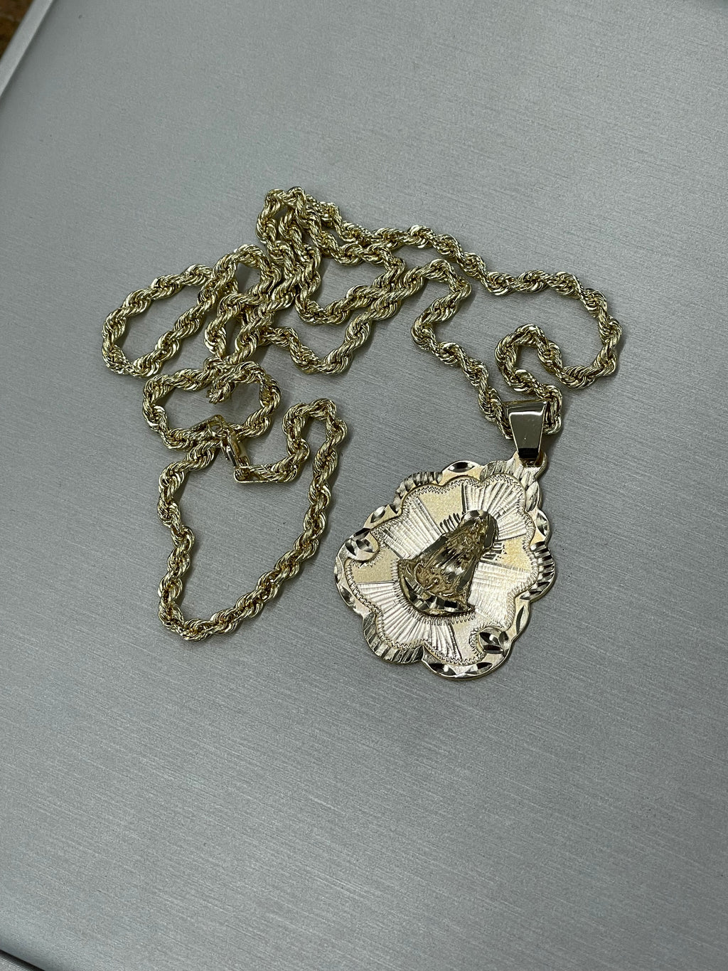 New 10K Yellow Gold Rope Necklace With Virgin Mary Charm