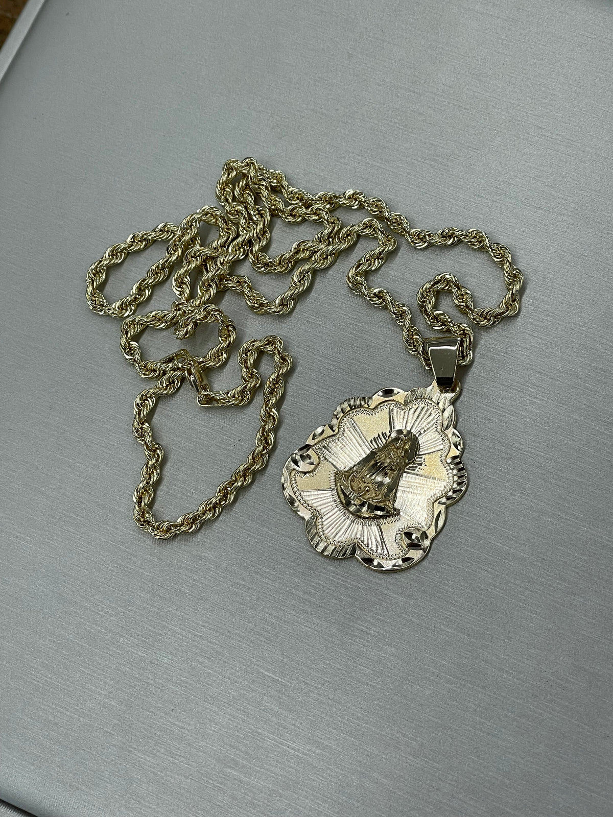 New 10K Yellow Gold Rope Necklace With Virgin Mary Charm