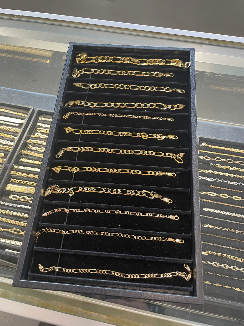10K Yellow Gold Figaro Bracelet 6.4 Grams 4 1/2 mm  9” $399.99 (863-777-GOLD)