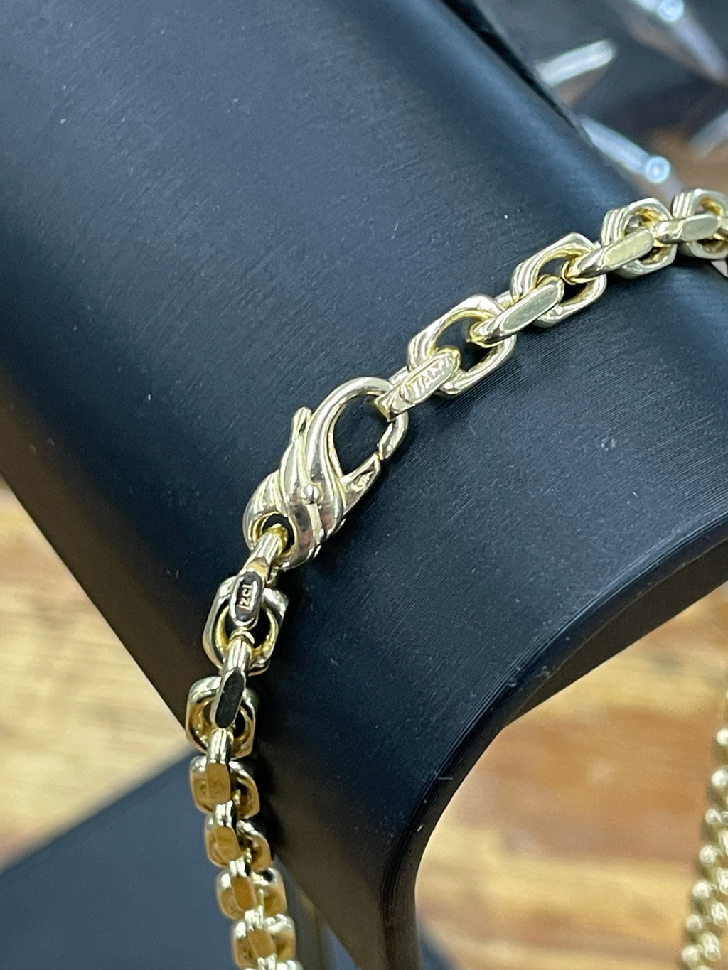 New 10K Yellow Gold Anchor Chain